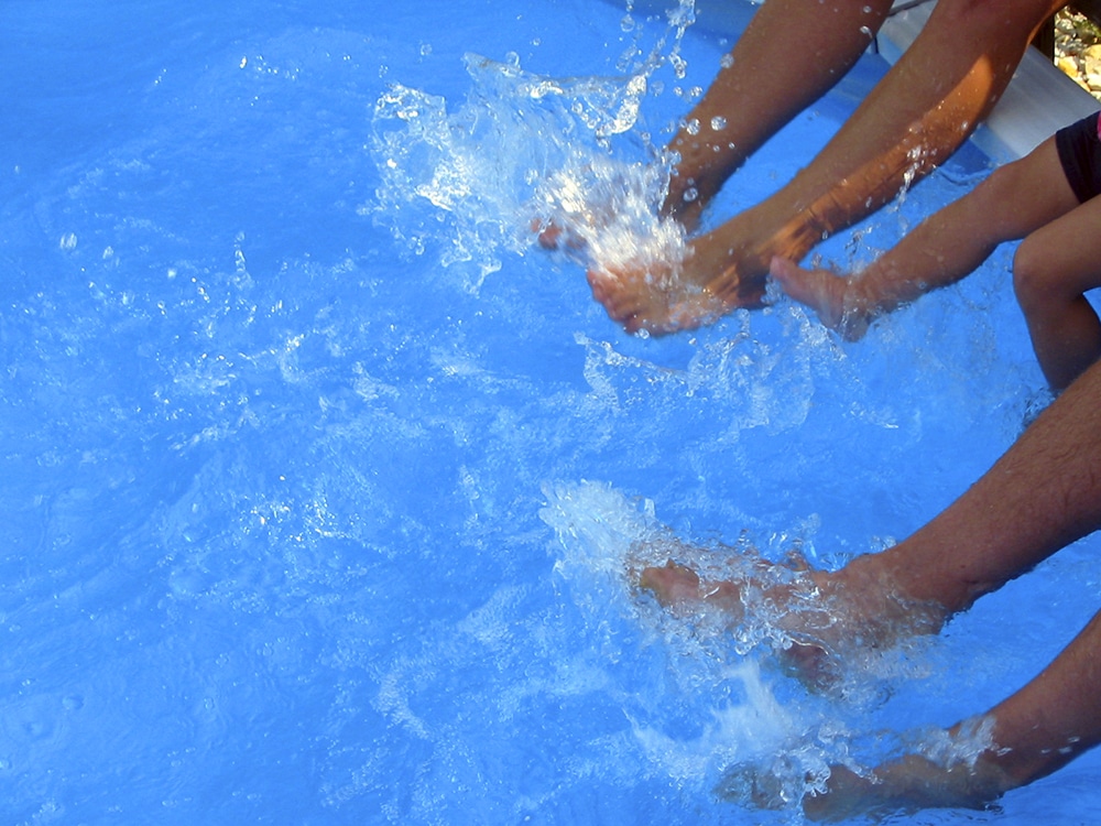 iStock_000000222209Medium-Swimming